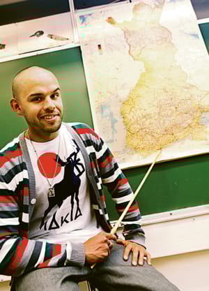 Kuvassa Timolla on päällään itse suunnittelemansa Taste of Finland -t-paita.