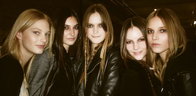 Huippumalli Suvi Koponen (oikealla) ja malliystävät Rag & Bonen näytöksessä ja Revlonin meikeissä New Yorkissa 11.2.2011.