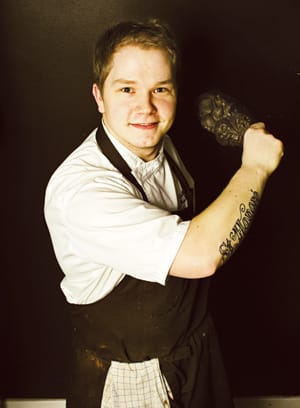 Eero Paulamäki teki World Chocolate Masters 2011 -kilpailuun 180 cm korkean ja noin 30 kg painavan showpiecen, jossa oli muun muassa  uhrialttari, jadekäärme ja kultainen atsteekkikalenteri.