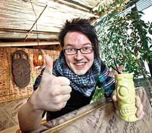 Slash on Ollikaisen idoli. 15-vuotiaana Ollikainen sai äitinsä ostamaan Tallinnasta hänelle pullon Jack Danielsia, joka oli lupa juoda 18-vuotiaana. ”Slash joi aina sitä. Korkkasin pullon vasta 2011.”