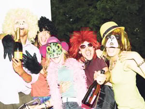 Kuvan henkilöt eivät liity juttuun, eivätkä he työskentele McDonald'sissa.