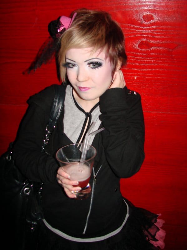 Miss Drag Queen 2011 @ Dtm 1.4. Laborantiksi opiskeleva Nea, 18. Kemiaa, niinhän jo Neon2:kin sanoi.