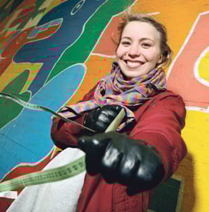 Annika Heikinheimo aloitti keväällä ilmestyvän lopputyömallistonsa aktiivisen tekemisen viime syksynä. ”Teen mallistoa täyspäiväisesti. Olen käyttänyt sen tekemiseen satoja tunteja.”