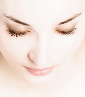 Hyvä meikki, parempi itsetunto?