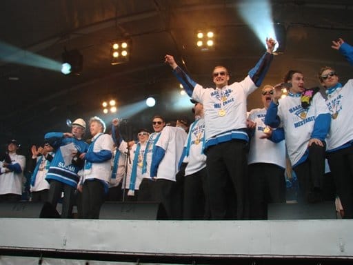 Leijonien MM-kultajuhlat Kauppatorilla.