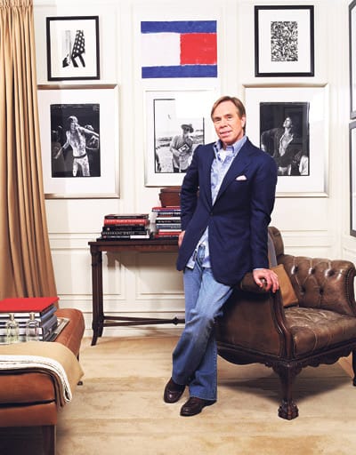 Tommy Hilfiger työhuoneessaan Yhdysvalloissa. Prep pop up -kauppa on Tukholmassa Kuninkaanlinnan edessä 4.6. asti.