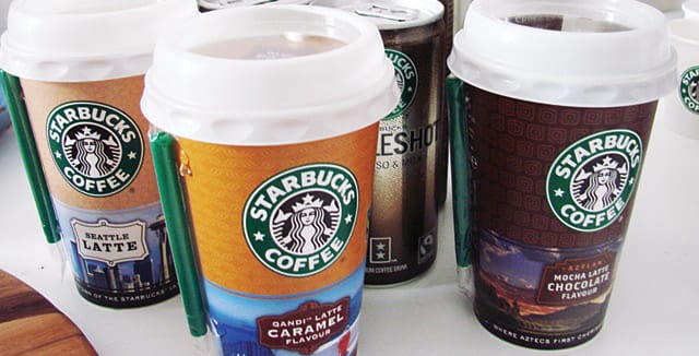 Kahvijuomien lisäksi valikoimassa on myös mansikkamaitojuoma.