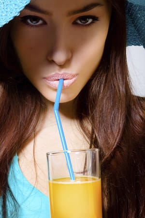 Pilli suuhun. Kesäjuomina muun muassa makuvesiä.