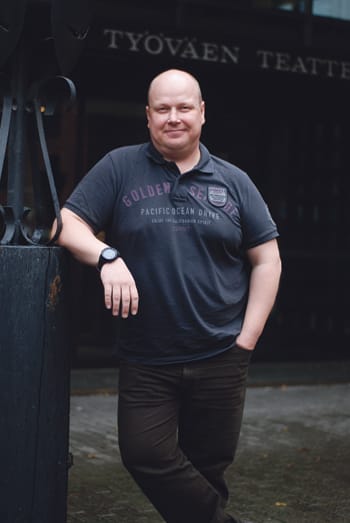 Teatterinjohtaja Riku Suokas odottaa jo innolla, että pääsee itsekin esiintymään TTT-klubilla.