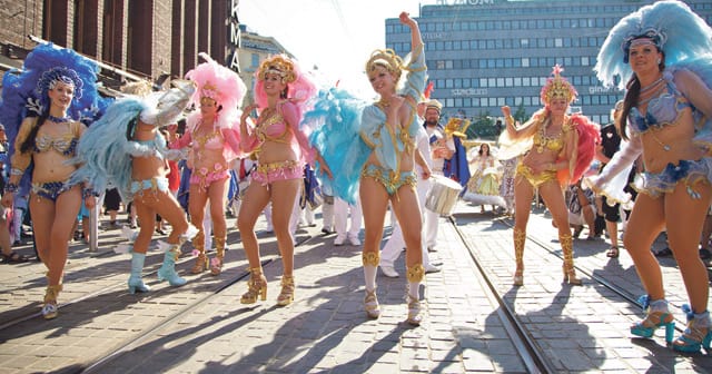 União da Roseiran karnevaaliporukassa oli lähes 200 osallistujaa. (Kuva: Rudi Pohjanniemi)