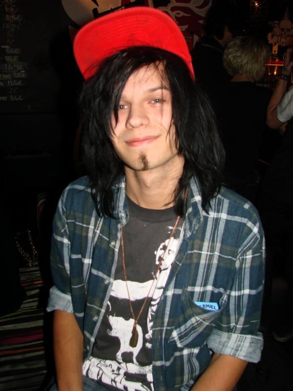 Bar Bäkkäri 14.10. ”Koetan päästä pois lukiosta”, sanoi Leevi, 19. Eikö teillä ole ovia siellä, vai miksi se on vaikeaa?