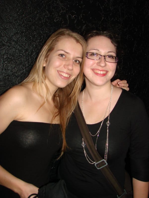 Onnela 7v 26.10. Opiskelijat Luca, 22, ja Rosalie, 21. Tytöt halusivat viestiä mahdollisimman läpinäkyvästi.