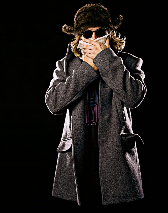 “Mulla on paha pakkomielle ankkureihin, pitäis ehkä mennä hoitoon”, kertoo Rasmus Tikkanen. Pakkomielteestä syntyi rekkamieslippis ankkurikuviolla.