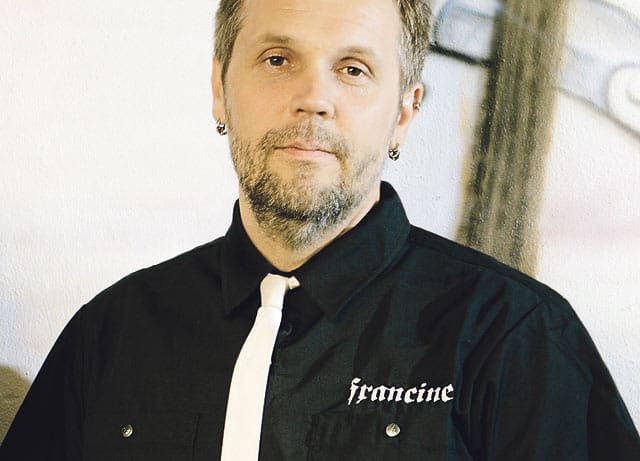 Alec saa vihdoin soittaa idolinsa Remun tavoin kolmehenkisessä rockyhtyeessä.