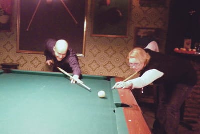 Jo muutamasta vinkistä on hyötyä biljardia opeteltaessa.