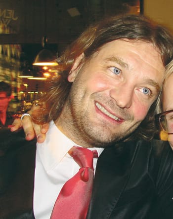 Kim Heiniö iskee Lintsille.