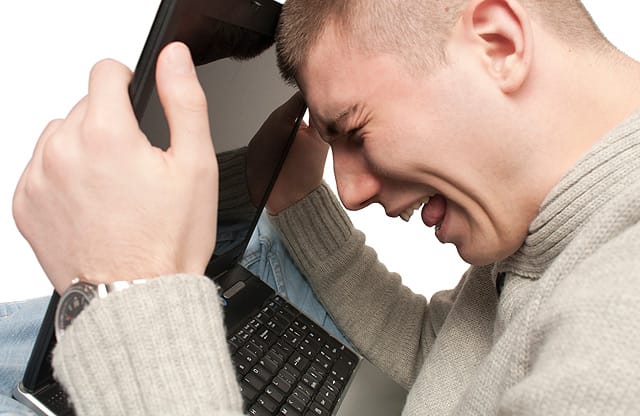 Miesten perusreaktio, kun annan heille pakit. Kuva on kuvituskuva.