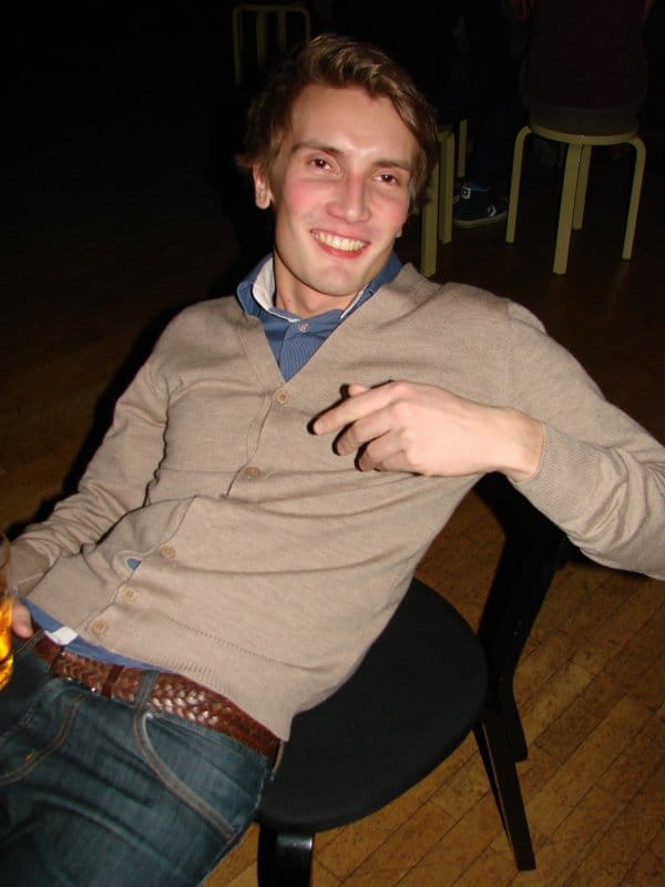 Adams 30.3.	 Art director Mika, 24, veti levyksi.