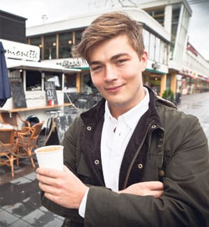 Omistaja Tio Tikka on itse suunnitellut Suolan sisustuksen.