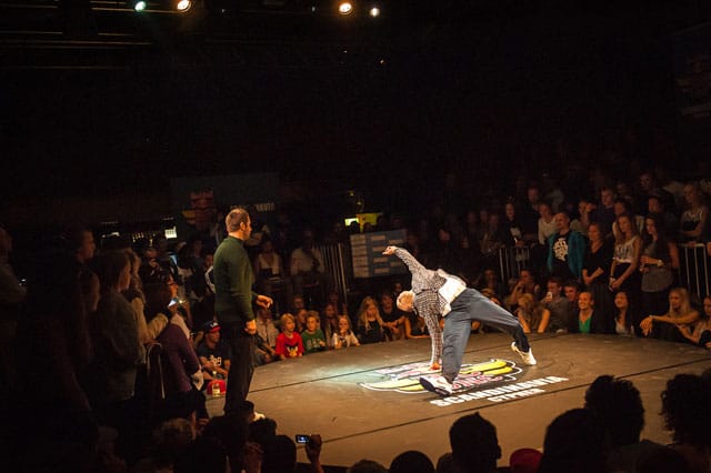 Suomalaisista ensimmäisenä tanssimaan pääsi Joensuu HooHoo, joka kuitenkin joutui taipumaan kokenutta Dr. Hefoa vastaan.