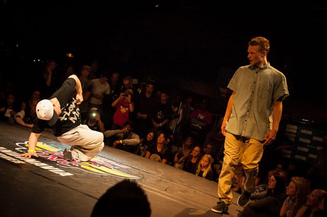 Focus esitteli jalkatyötään kotiyleisön kannustuksella jatkoon selvinneelle Jeffx:lle.