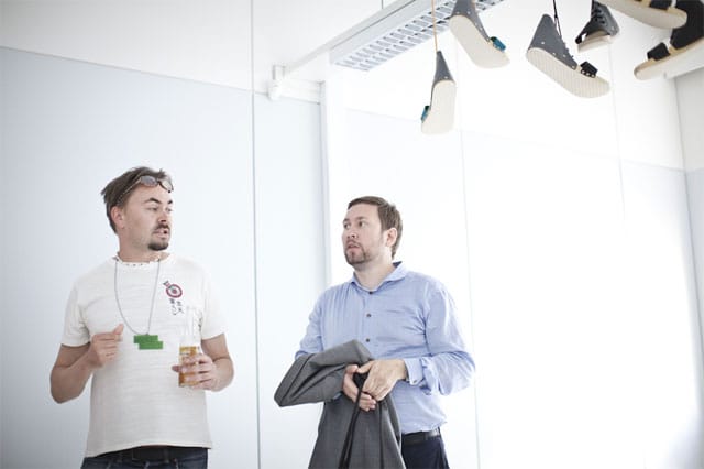 Made in Kallion Jon Sundell vaihtoi avajaisissa ajatuksia kulttuuriministeri Paavo Arhinmäen kanssa.