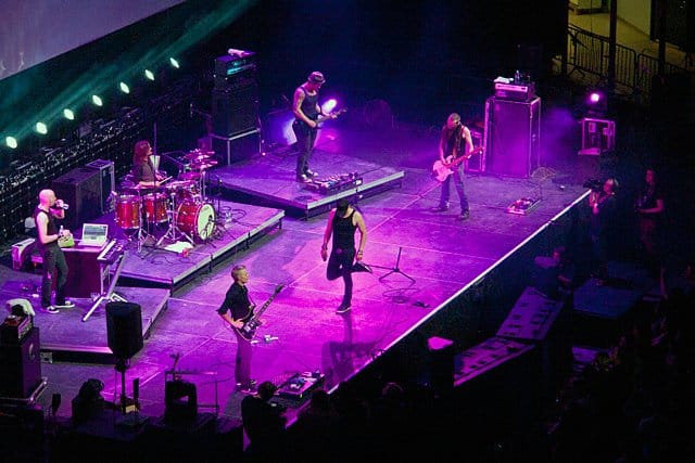 Poets of the Fallin koko porukka.