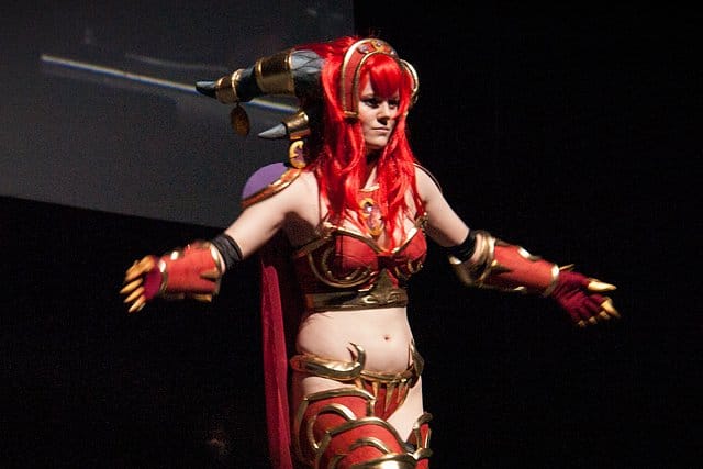 Lisää cosplay-kisan vähäpukeista satoa.