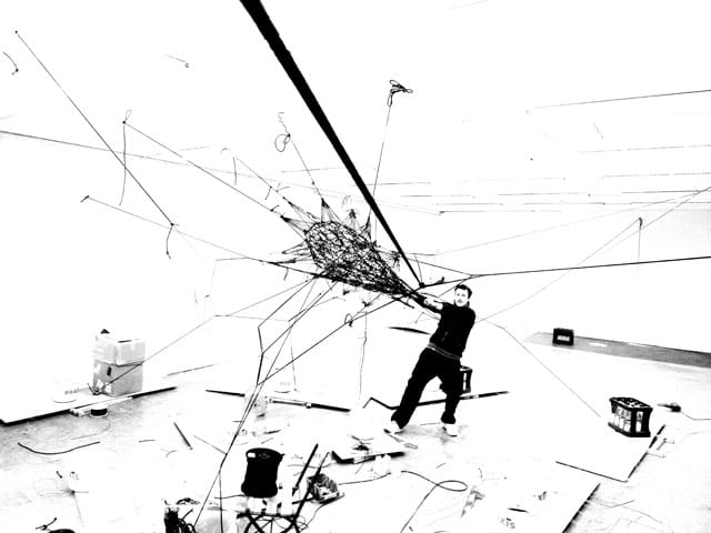 Tomás Saracenon teokset liittyvät ihmisen unelmiin paremmasta yhteiskunnasta ja elinympäristöstä.