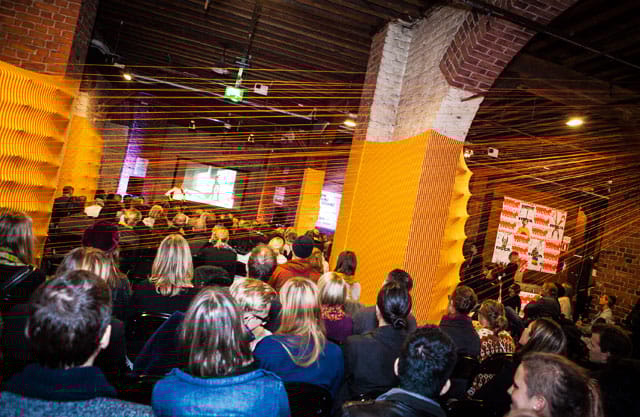 PechaKucha -illoissa jaettiin luovuutta kansainvälisten ja paikallisten luovien ihmisten kesken.