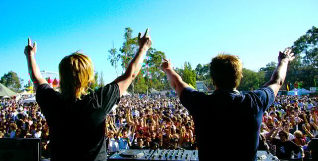 Super8 & Tab tulevat nostattamaan tunnelman kattoon myös The Circuksen Empire-klubille.