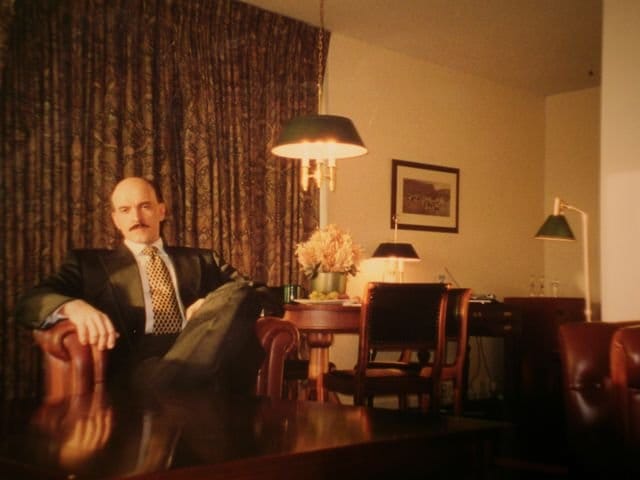 Ja toinen minäni sviitissä: Mediaanikäyrä, differointi. Piranesi, Chomsky, Tati. (Hei keikarit:se on Valentinon)