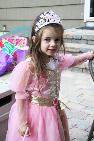 Prinsessakasvatuksen vakavin sivuvaikutus on absurdi käsitys parisuhteen käytännöistä Lähde: http://www.flickr.com/photos/rhipenguin/2768948785 Lisenssi: http://creativecommons.org/licenses/by/2.0/deed.en