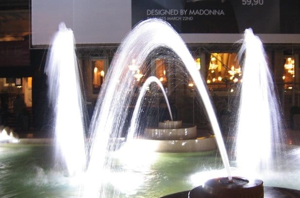 Fountain by JelleS http://www.flickr.com/photos/jelles/439711652/