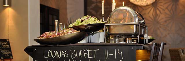 Fontanan lounaalla riittää valinnanvaraa.