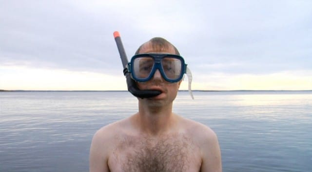 Stillkuva Sigbjørn Bratlie ja Askild Vik Edvardenin teoksesta Box No. “Elvis is Dead” vuodelta 2009.