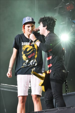 Onnekas fani pääsi laulamaan mikkiin.