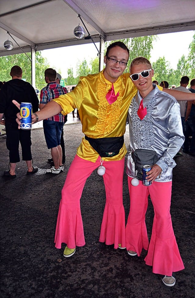 Jysärillä niin naiset kuin miehetkin panostivat pukeutumiseen.