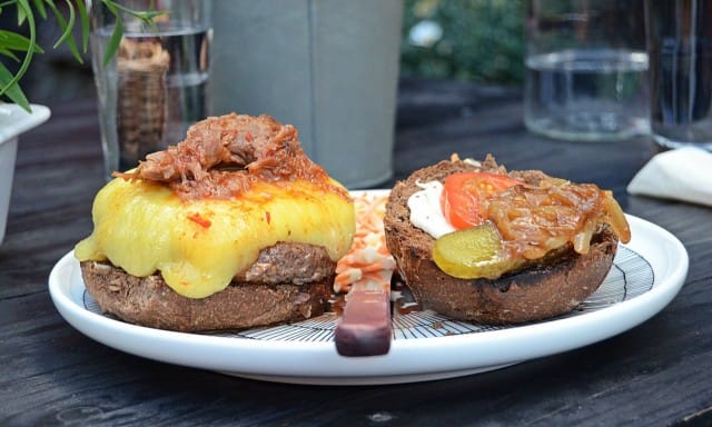 Johansin perinteinen burgeri.