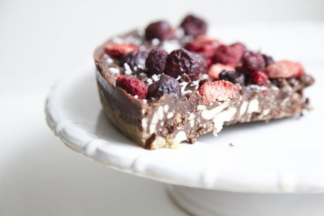 Marjaisa suklaa-pähkinä ganache.