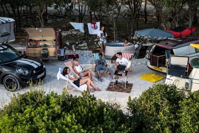 Karavaanarit kokoontuvat.