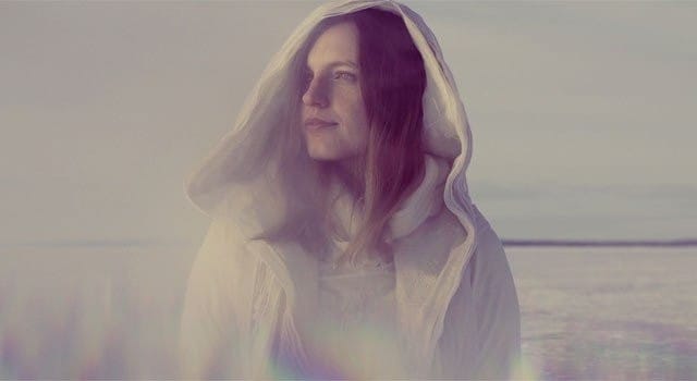 Lau Nau vie eteerisiin tunnelmiin.