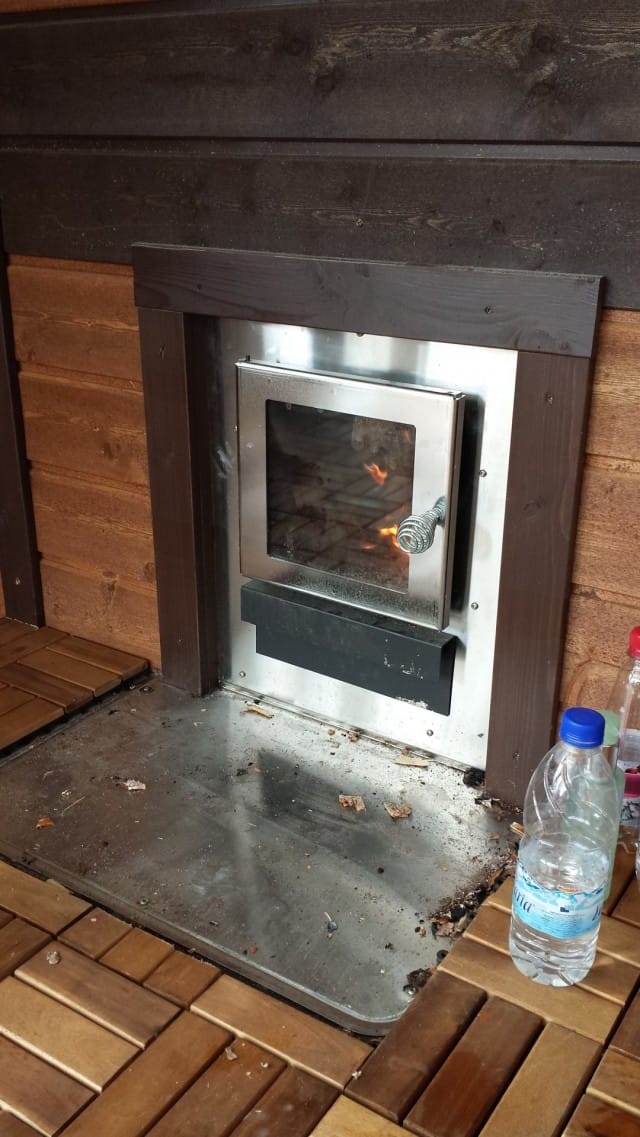 Puusauna tarjoili upeat löylyt. Saunaosastolta löytyy myös suihkut ja erilliset pukuhuoneet.