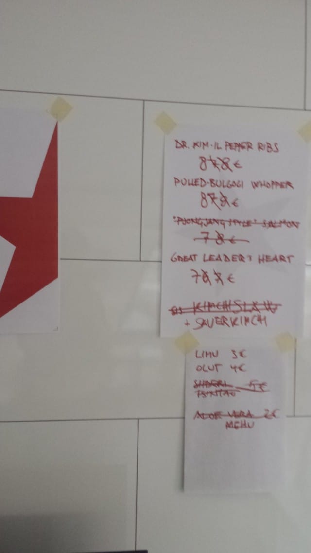 Ravintolapäivänä vieraita kävi arviolta 300-500. Kaikki herkut myytiin loppuun.