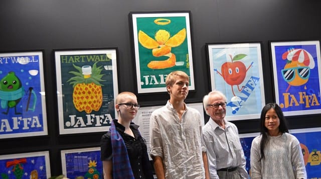 Erik Bruun ja Myrsky-hankkeen nuoret taiteilijat.