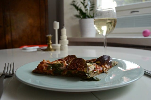 Lopussa kiitos seisoo. Ei vaan lopussa kiitos katoaa lautaselta.