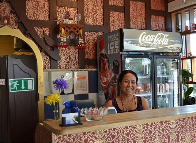 Ravintolan sympaattinen omistaja.