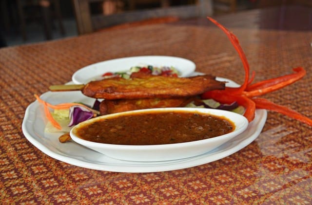 Grillattu broilerivarras maapähkinäkastikkeella. Tämän tulen taatusti valitsemaan joka ikinen kerta.