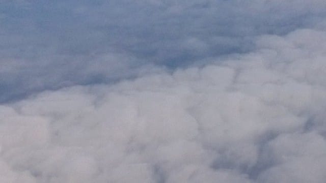 Ihmisen elämä on kuin harsopilvi. Niin kaunis, mutta samalla äärettömän hauras. Vaalikaamme elämää. Se on arvokas.