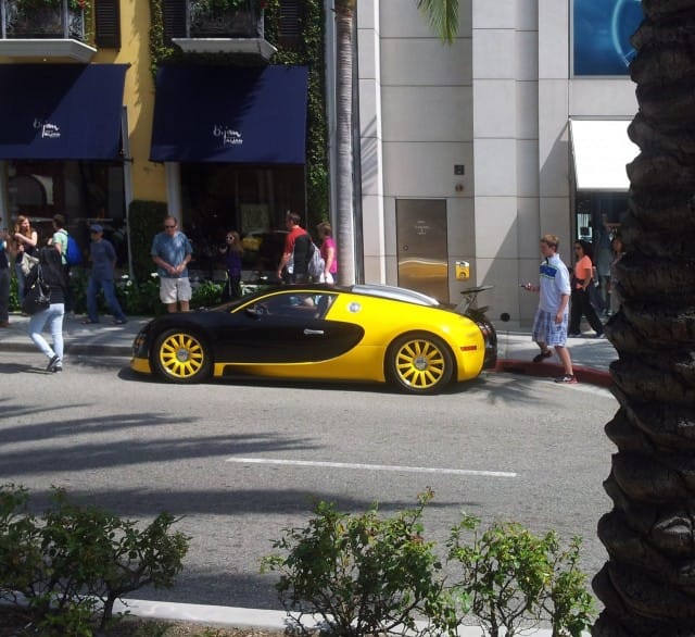 Älä osta kallista autoa. Investoi kaikki kasvuun.